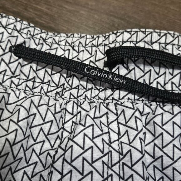 Calvin Klein Swim Shorts Zig-Zag Pattern Drawstring Waist | Size Medium - Picture 5 of 11